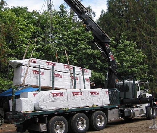 tamlin-home-being-delivered-on-truck-with-crane