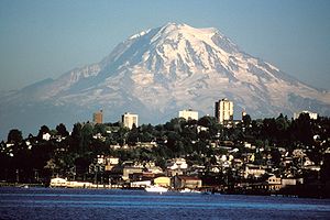 Mount_Rainier_over_Tacoma